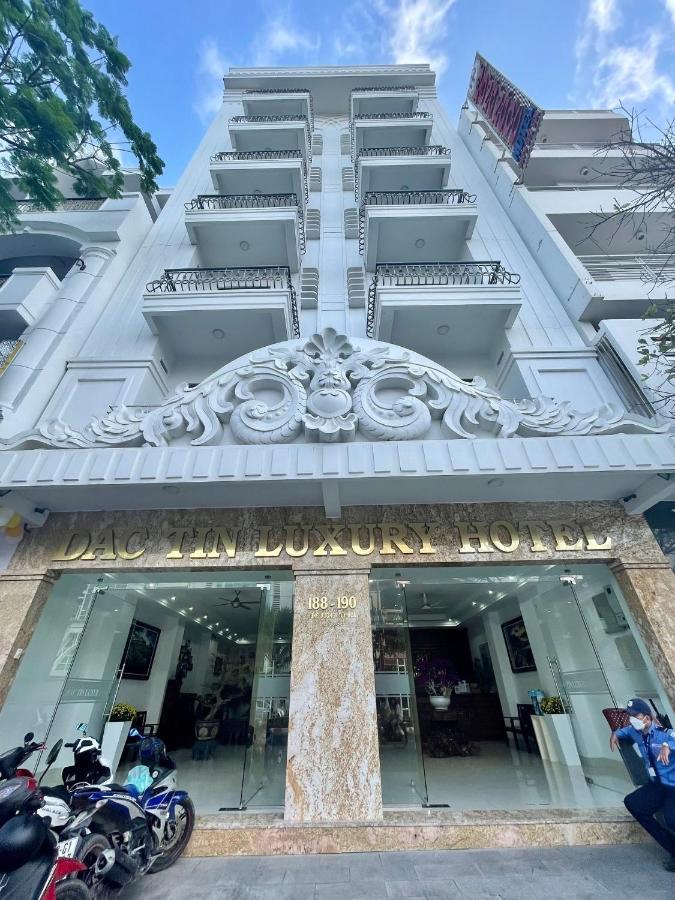 Dac Tin Luxury Hotel トゥイホア エクステリア 写真
